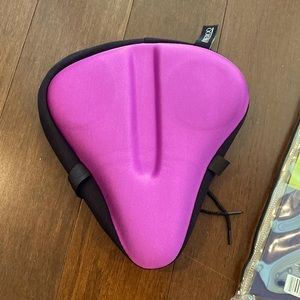 Gel seat cover.